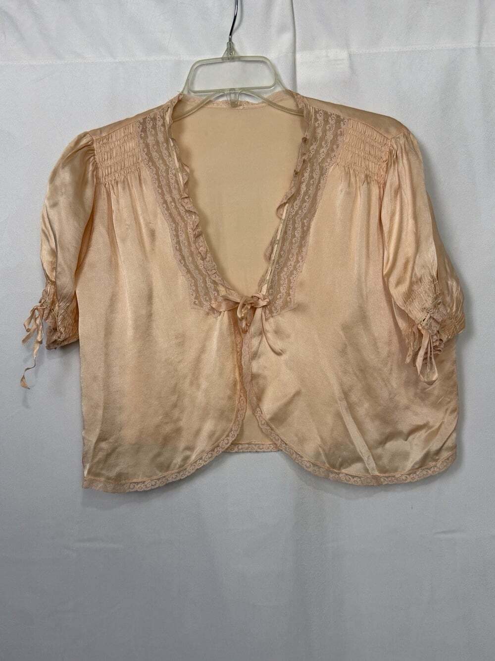 Vintage 40s Peach Liquid Satin Bed Jacket Lace Smocked Cropped Bolero